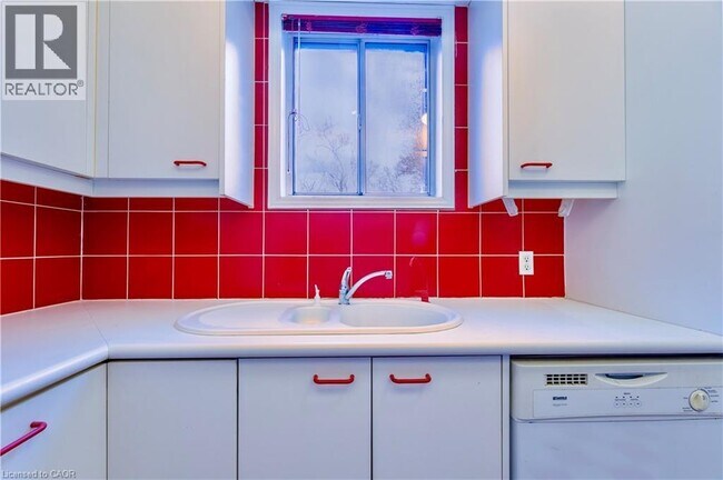 Photo du bâtiment - 255 Main St W