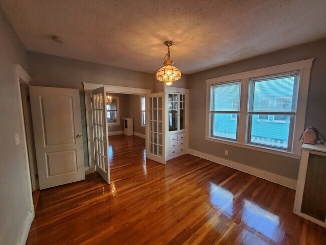Foto del edificio - 27 Waverley Ave