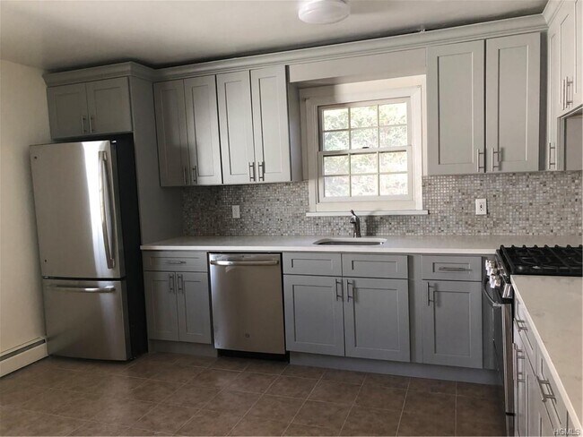 Building Photo - 20 Woodycrest Ave