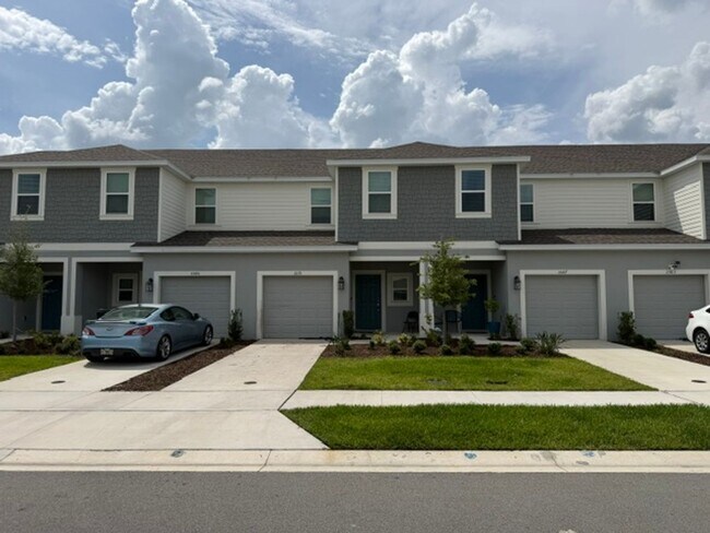 Foto del edificio - Modern 3 Bed / 2.5 Bath Townhome – Move-In Ready