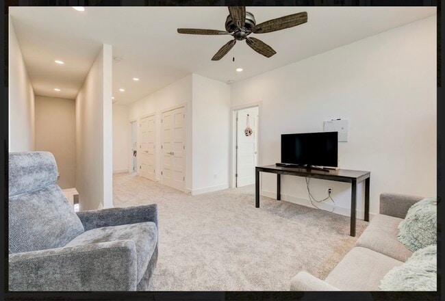 Foto del edificio - 853 Edgefield Rd