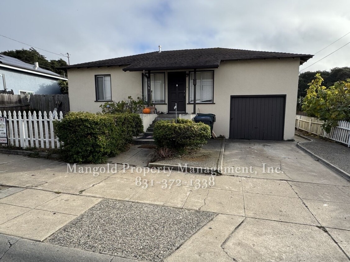 Primary Photo - Charming 2-Bed 1-Bath Home in Seaside with...