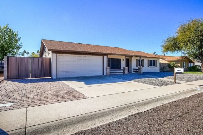 Building Photo - 1407 W Taro Ln
