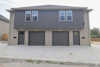 Building Photo - 216 N Cleveland Ave
