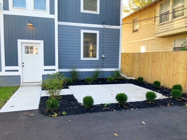 Foto del edificio - COLLEGE AVE- PROFESSIONALLY REMODELED 5BR/3/5BA HOME AVAILABLE NOW!