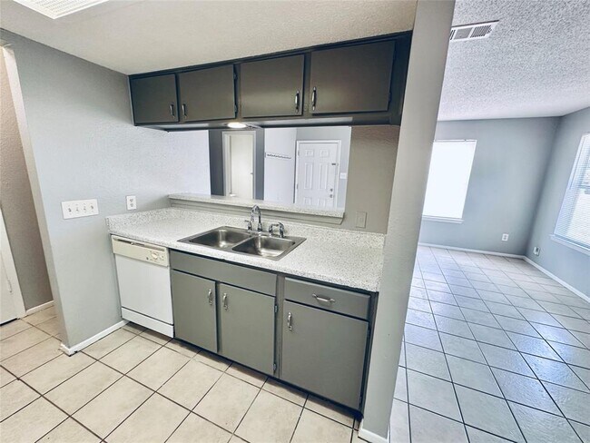 Foto del edificio - 5305 Woodland Oaks Ct