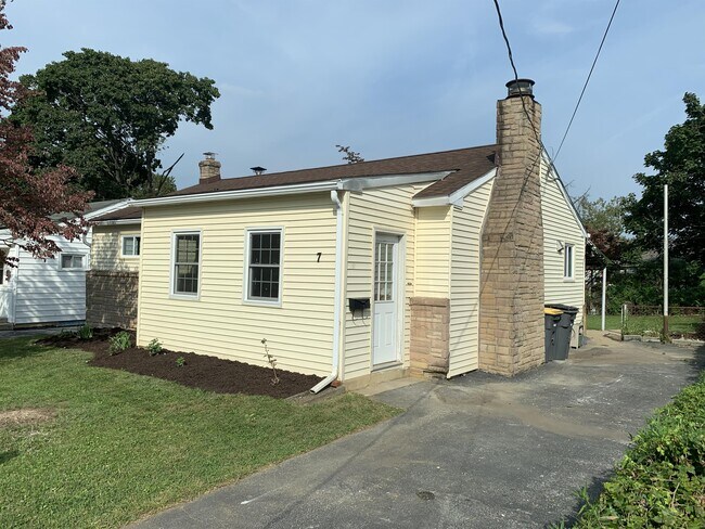 Building Photo - 7 Gable Ave