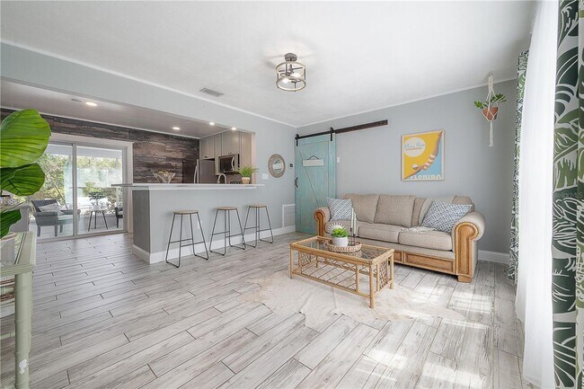Foto del edificio - Totally renovated 2/1 home in the heart of Dunedin