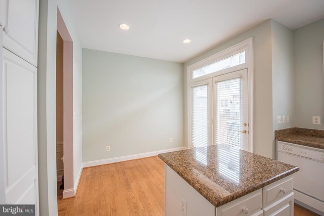 Building Photo - 713 Fords Landing Way