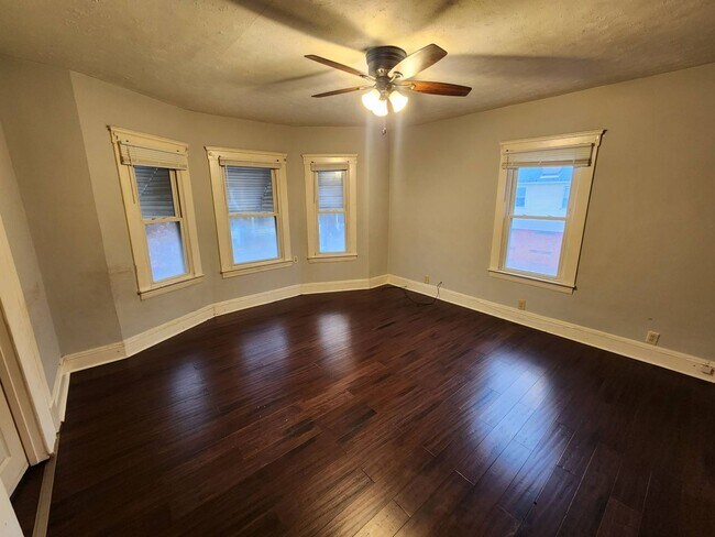 Building Photo - 4017 E 54th St