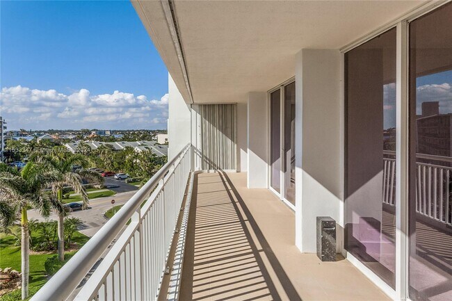 Building Photo - 3546 S Ocean Blvd