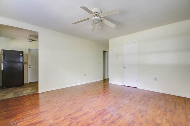 Building Photo - 404 East Ave