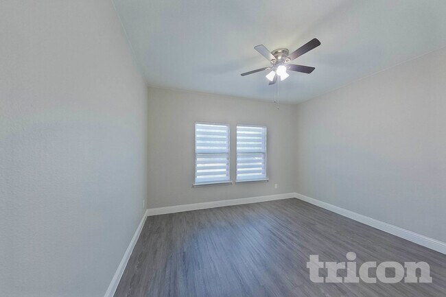 Foto del edificio - 1908 Carrington Dr