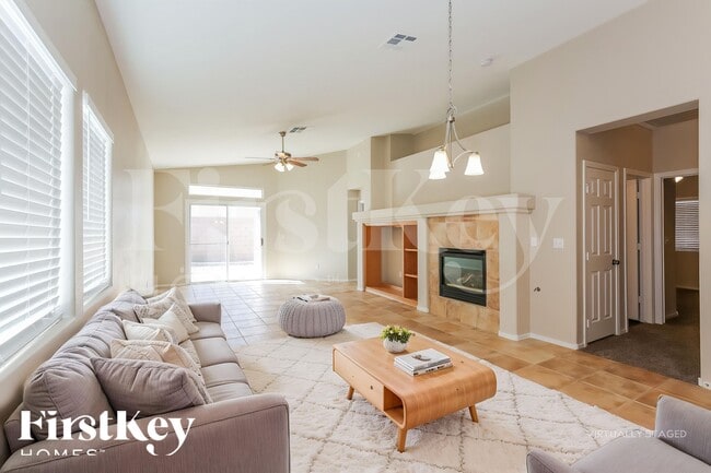 Foto del edificio - 7625 Burning Falls Dr