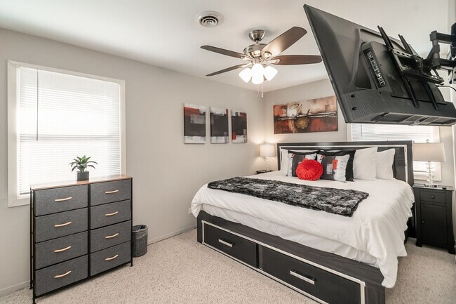 Building Photo - 10225 W 151st St