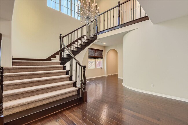 Building Photo - Don't miss out on this 4 Bedroom/ 4.5 Bath...