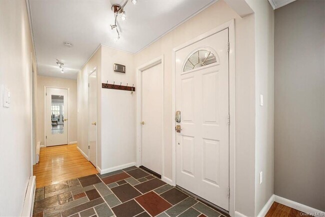 Foto del edificio - 78 Dunderberg Rd