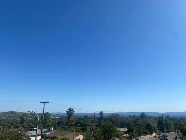 Foto del edificio - 13730 Mindora Ave