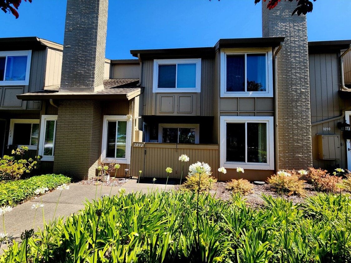 Primary Photo - Foster City townhouse