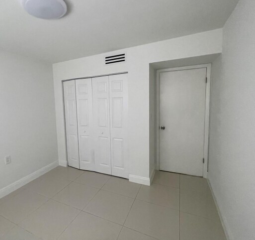 Foto del edificio - 7012 NW 179th St
