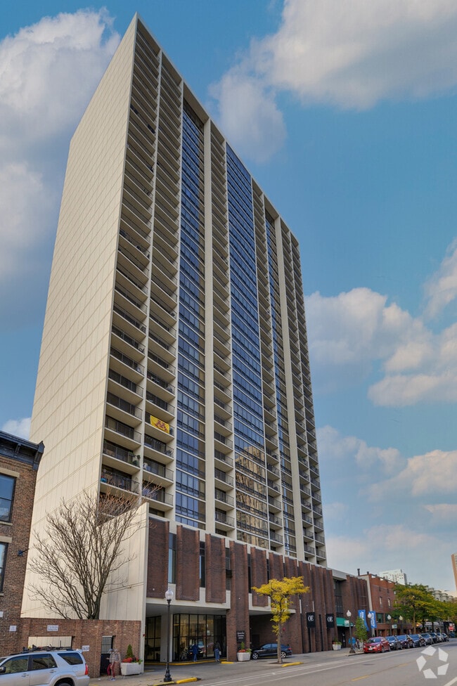 Building Photo - 1636 N Wells St