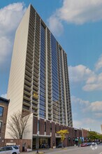 Building Photo - 1636 N Wells St