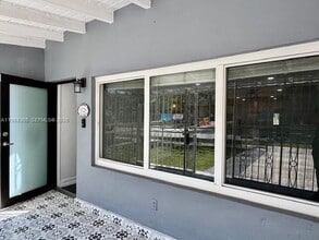 Building Photo - 1128 SW 21st Ave