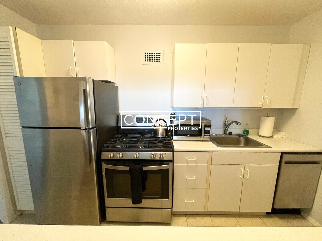 6 Whittier Pl Unit 7L, Boston, MA 02114 Condo for Rent in Boston, MA