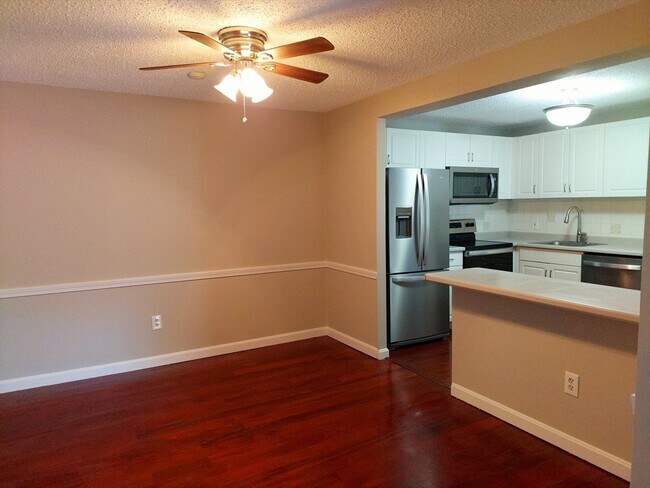 Foto del edificio - 23 Clark's Rd