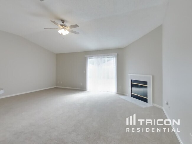 Foto del edificio - 3705 Woodbriar Dr