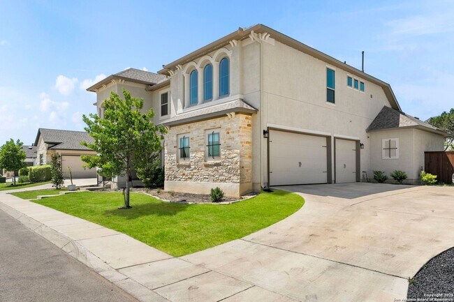 Foto del edificio - Charming Home Awaits: Spacious & in a Prime Location