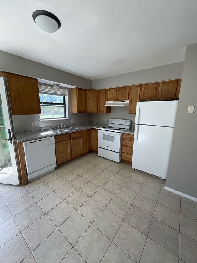 Building Photo - Leasing