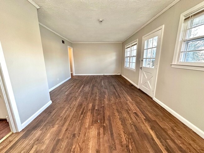 Building Photo - 3 Bedrooms, 1 Bathroom - House in West Rome!