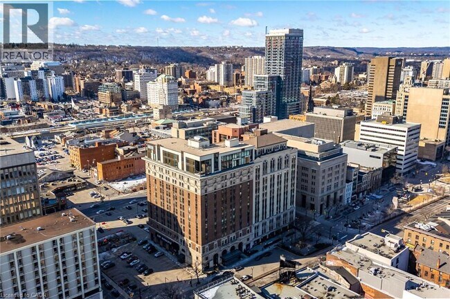 Building Photo - 118 King St E