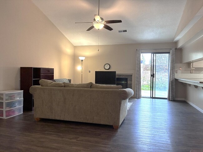 Building Photo - 1430 Fir Ave