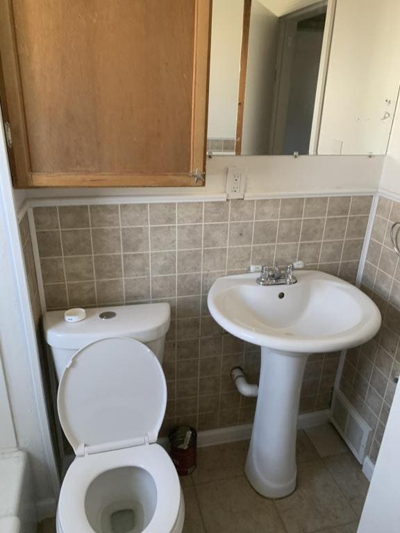 Building Photo - 24426 Columbus Ave