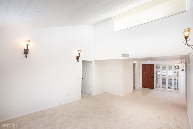 Building Photo - 2 br, 2 bath House - 255 E Avenida Granada...