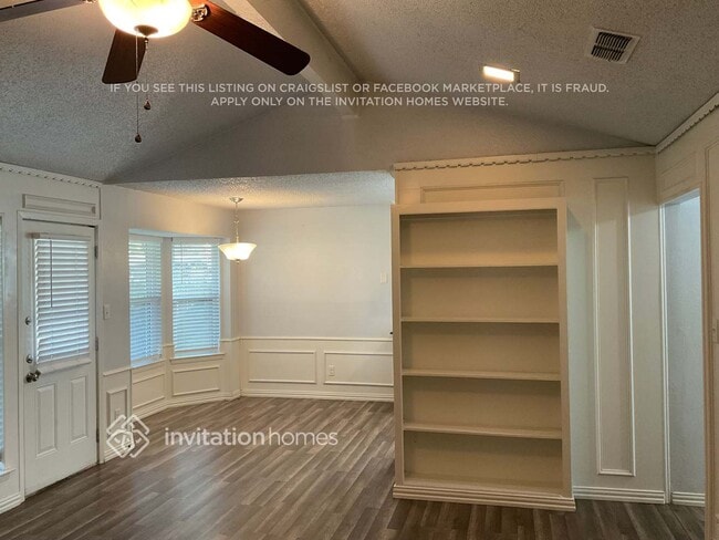 Building Photo - 340 NW Summercrest Blvd