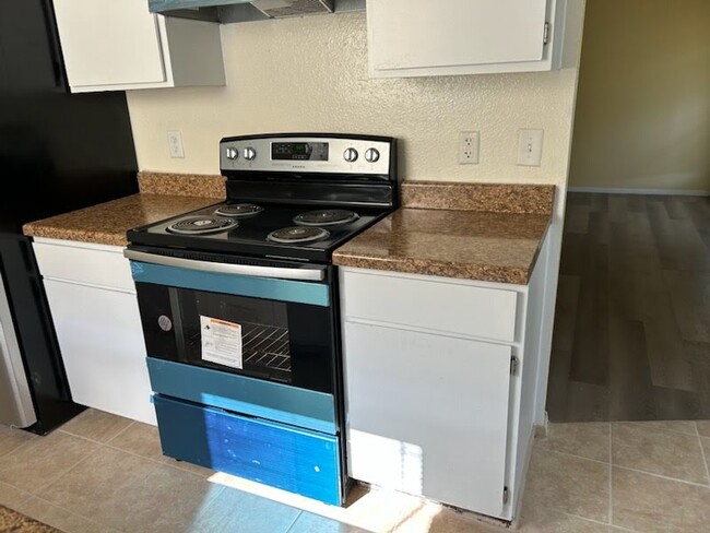 All new stainless steel appliances - 115 Lazy Ln