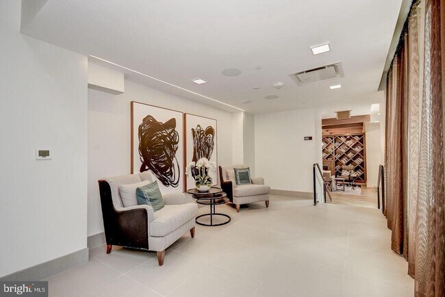 Foto del edificio - 1411 Key Blvd