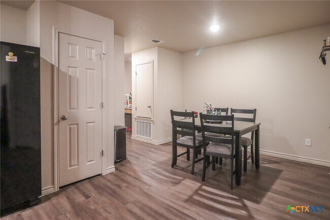 Foto del edificio - 1914 Castroville Trl