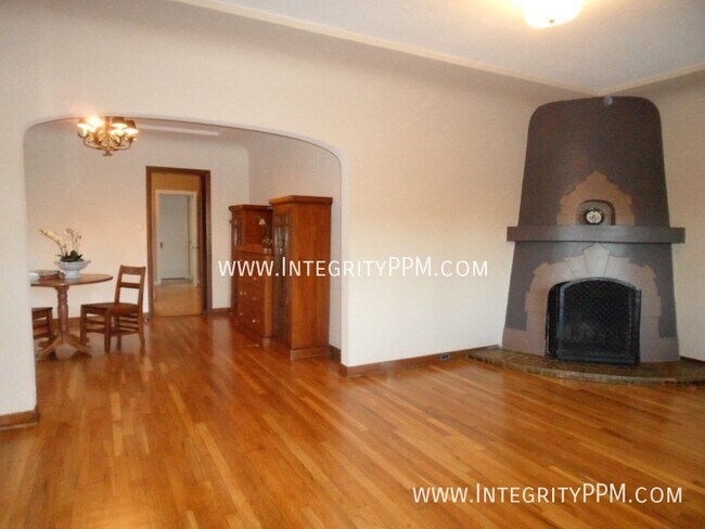 Building Photo - Normal Heights -3 Bedroom Spanish-Style Ho...