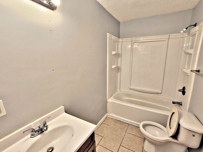 Building Photo - HOUSE FOR RENT - DECATUR