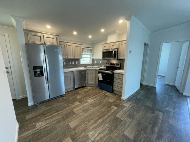 Building Photo - 4300 E Bay Dr
