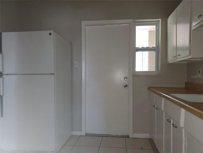 Foto del edificio - 21258 Coulton Ave