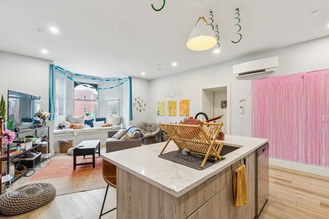 Building Photo - 3849 Lancaster Ave