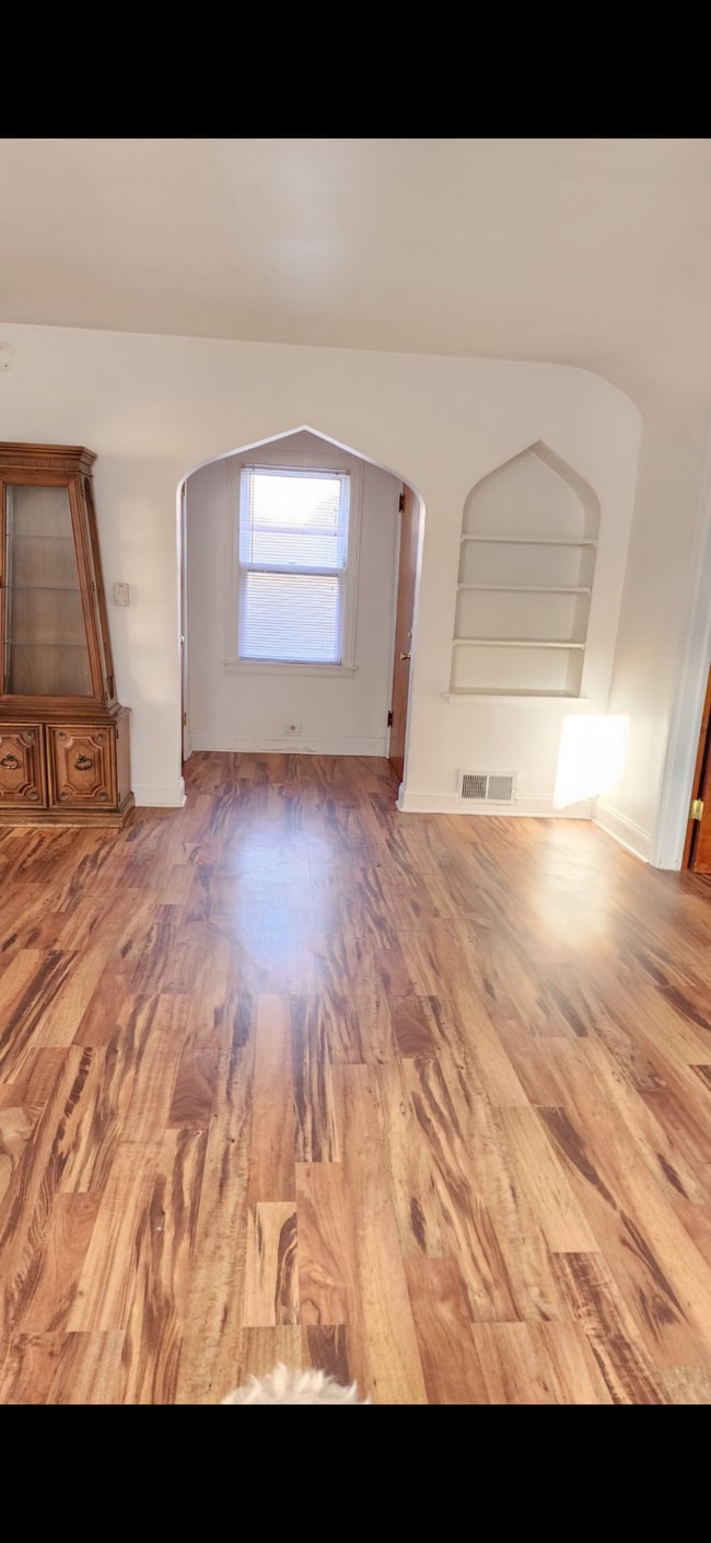 Foto del edificio - 5844 N Marmora Ave