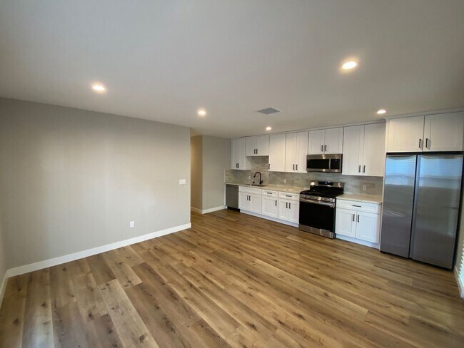 Foto del edificio - NEW 4BD/2BA!! Easy Walk to Campus (Lease out, pending signatures. Check back in a few days!)