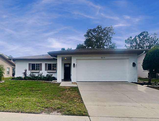 Building Photo - 8610 Sagewood Dr