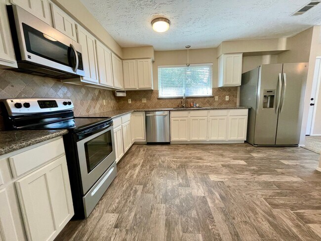 Building Photo - 19419 Moonhollow Dr